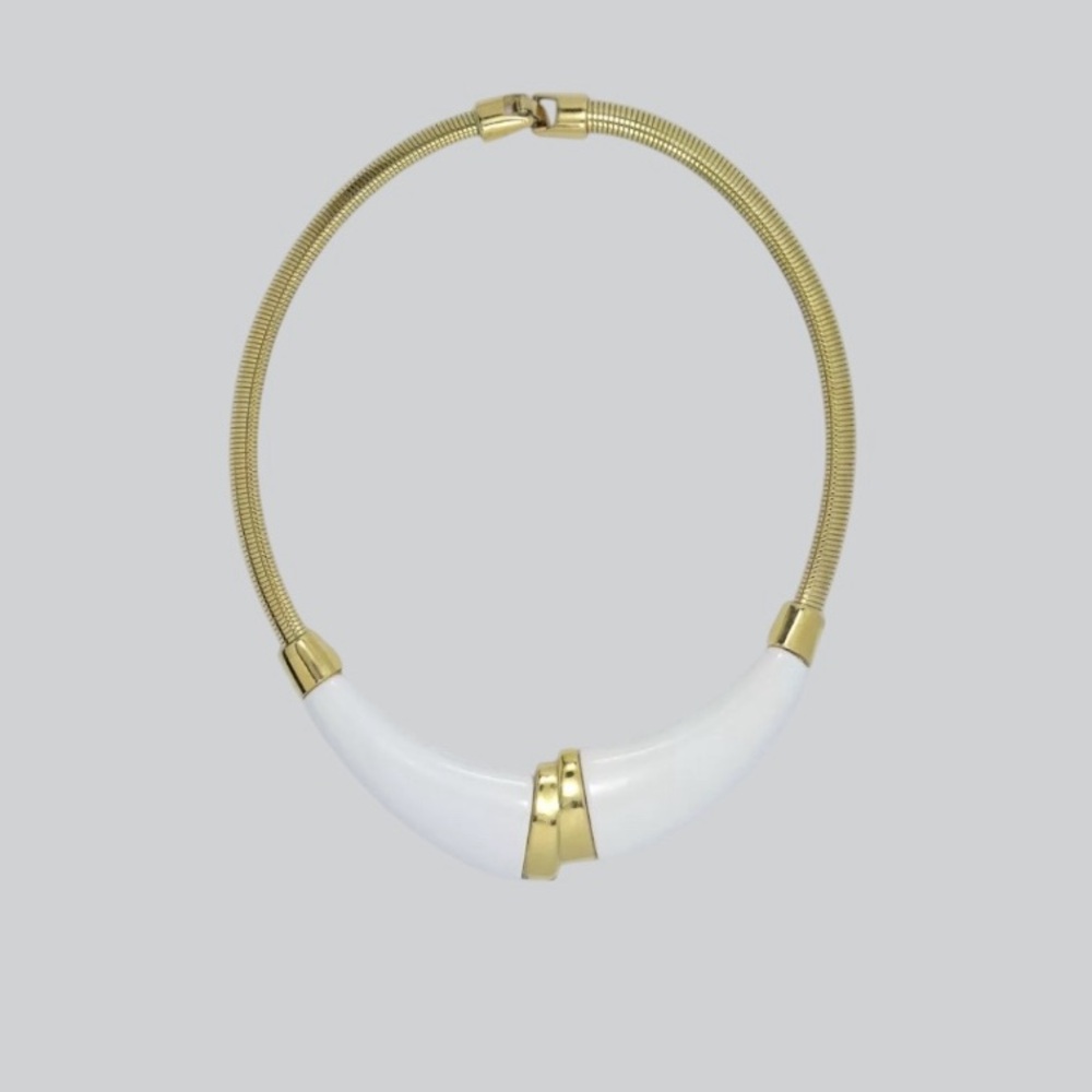 Vintage MONET Signed Gold Tone and White Enamel Choker Necklace 15” 198… - Picture 6 of 10